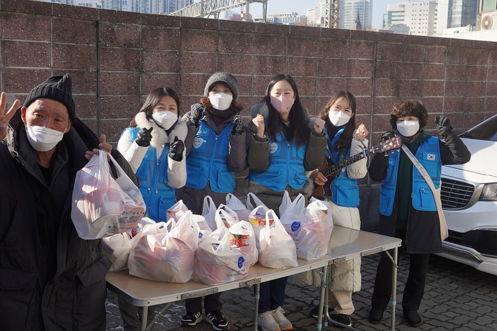 [서울경기] 서울역 취약계층 물품나눔 봉사 후기입니다 / 희망을 파는 사람들… 
