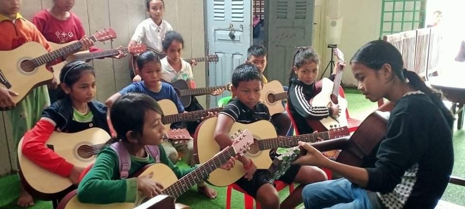 [캄보디아 소식] 꼭트넛 초등학교 음악교실 2기 학생들과 오늘도 즐겁게 기… 